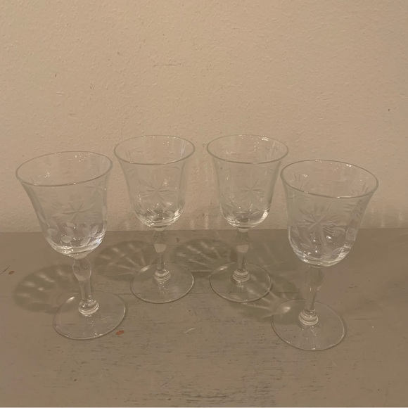 Four VTG Etched Floral Crystal Sherry Glasses - Picture 2 of 6